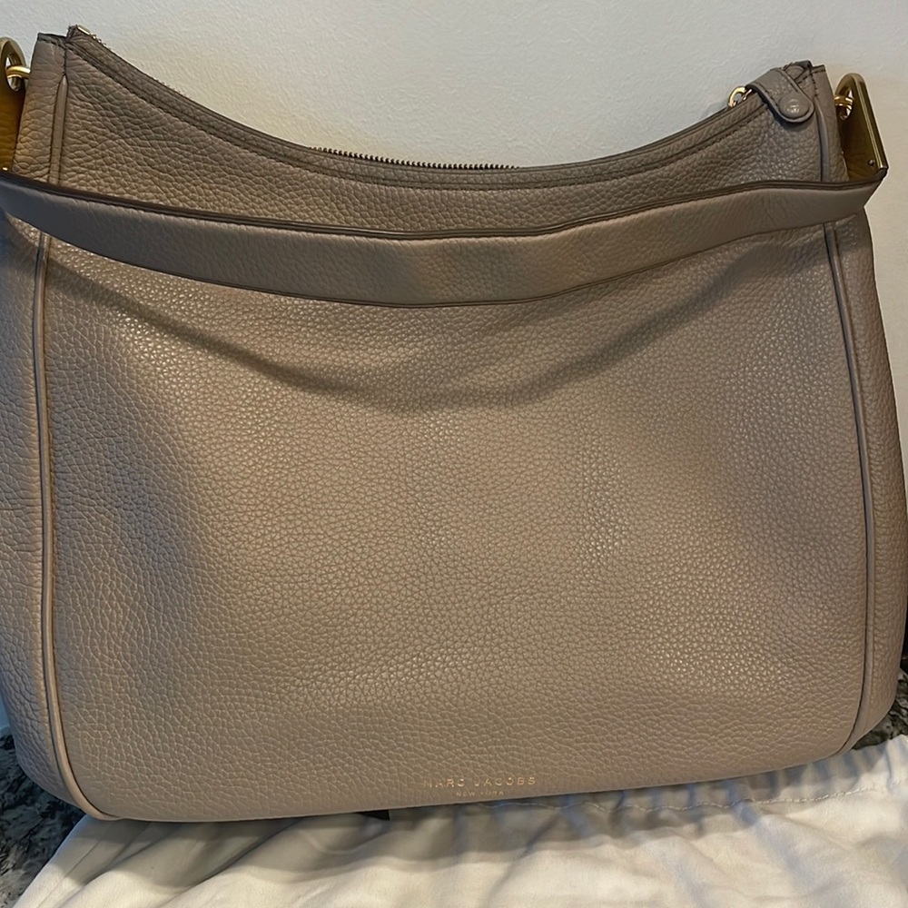 Marc Jacobs The Essential Leather Hobo Grey
